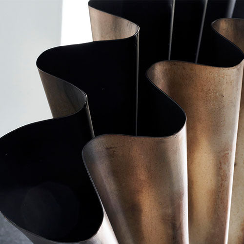Flood metal vase details